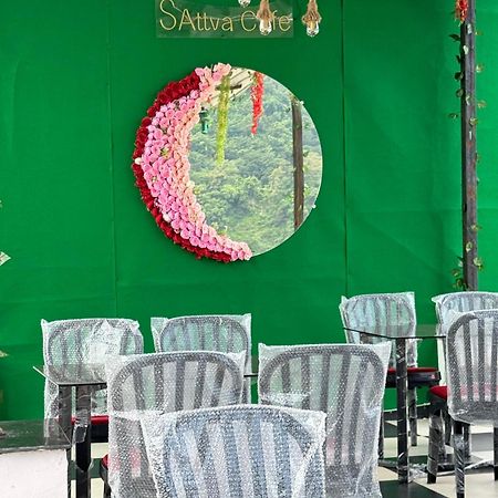 Sattva Cafe And Motel Rishikesh Exterior photo