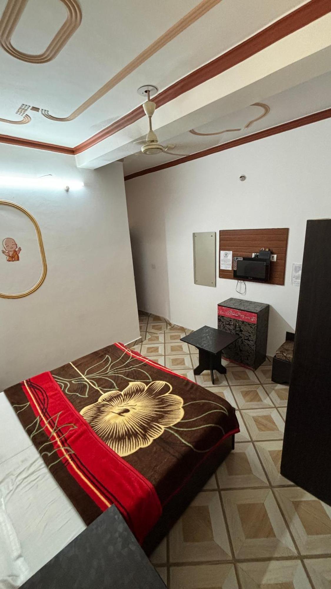 Sattva Cafe And Motel Rishikesh Exterior photo