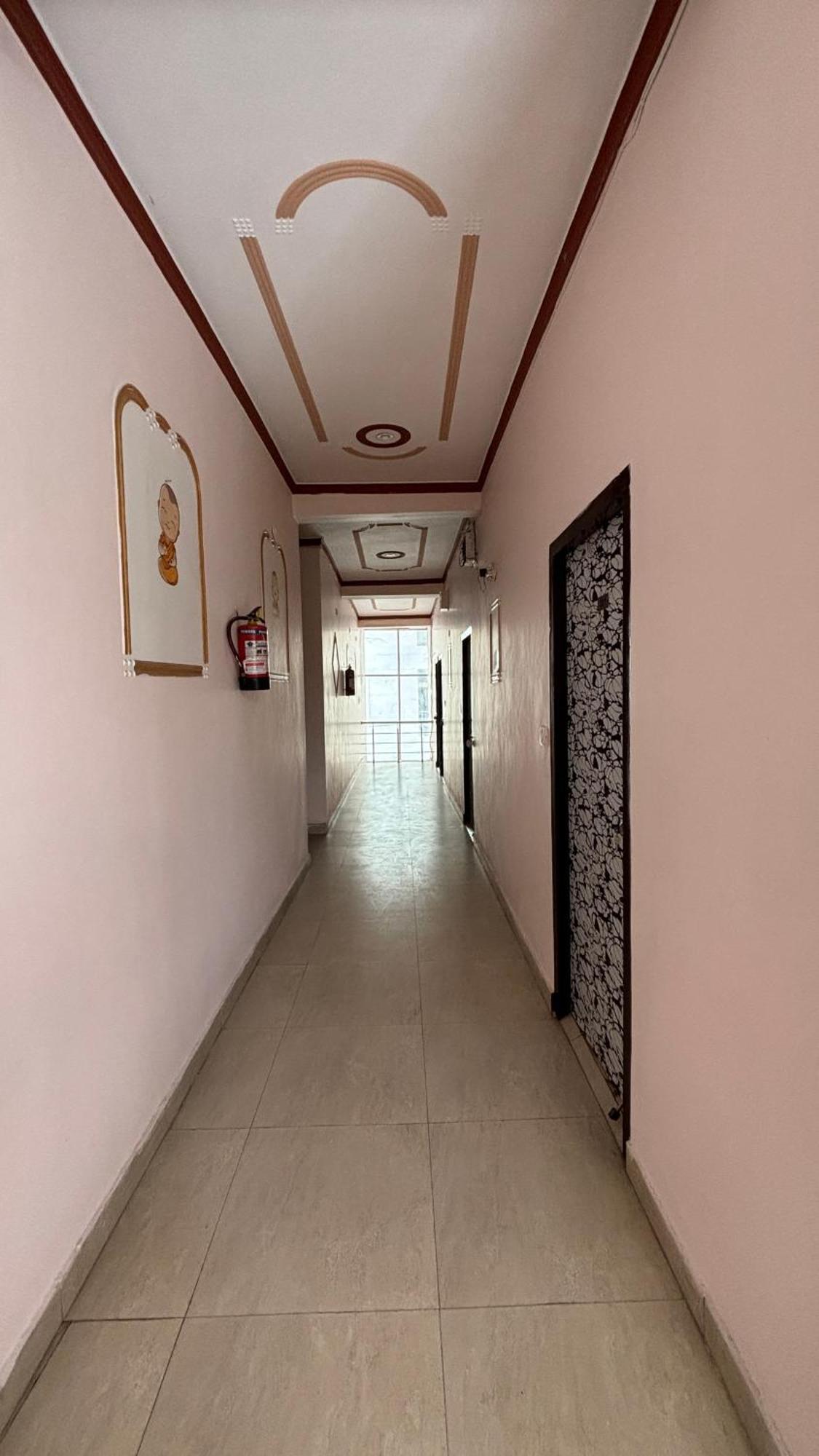 Sattva Cafe And Motel Rishikesh Exterior photo