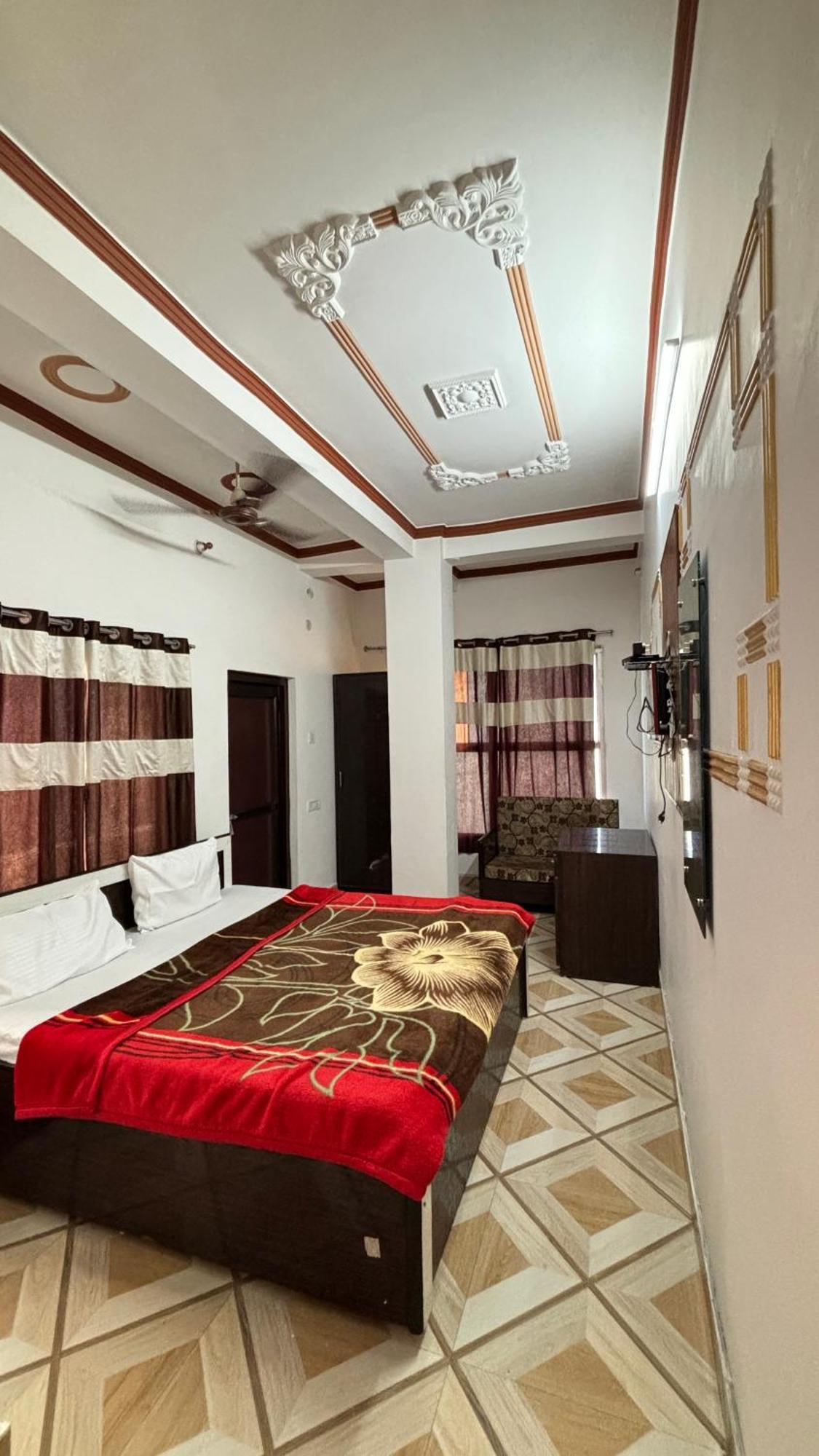 Sattva Cafe And Motel Rishikesh Exterior photo
