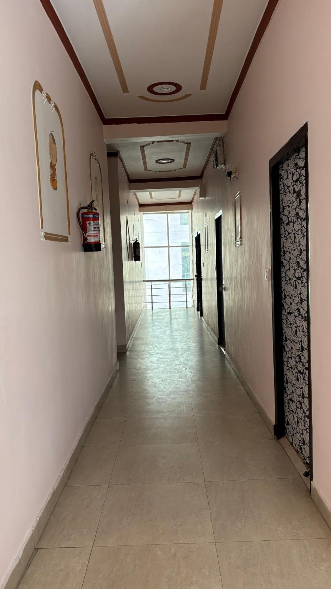 Sattva Cafe And Motel Rishikesh Exterior photo