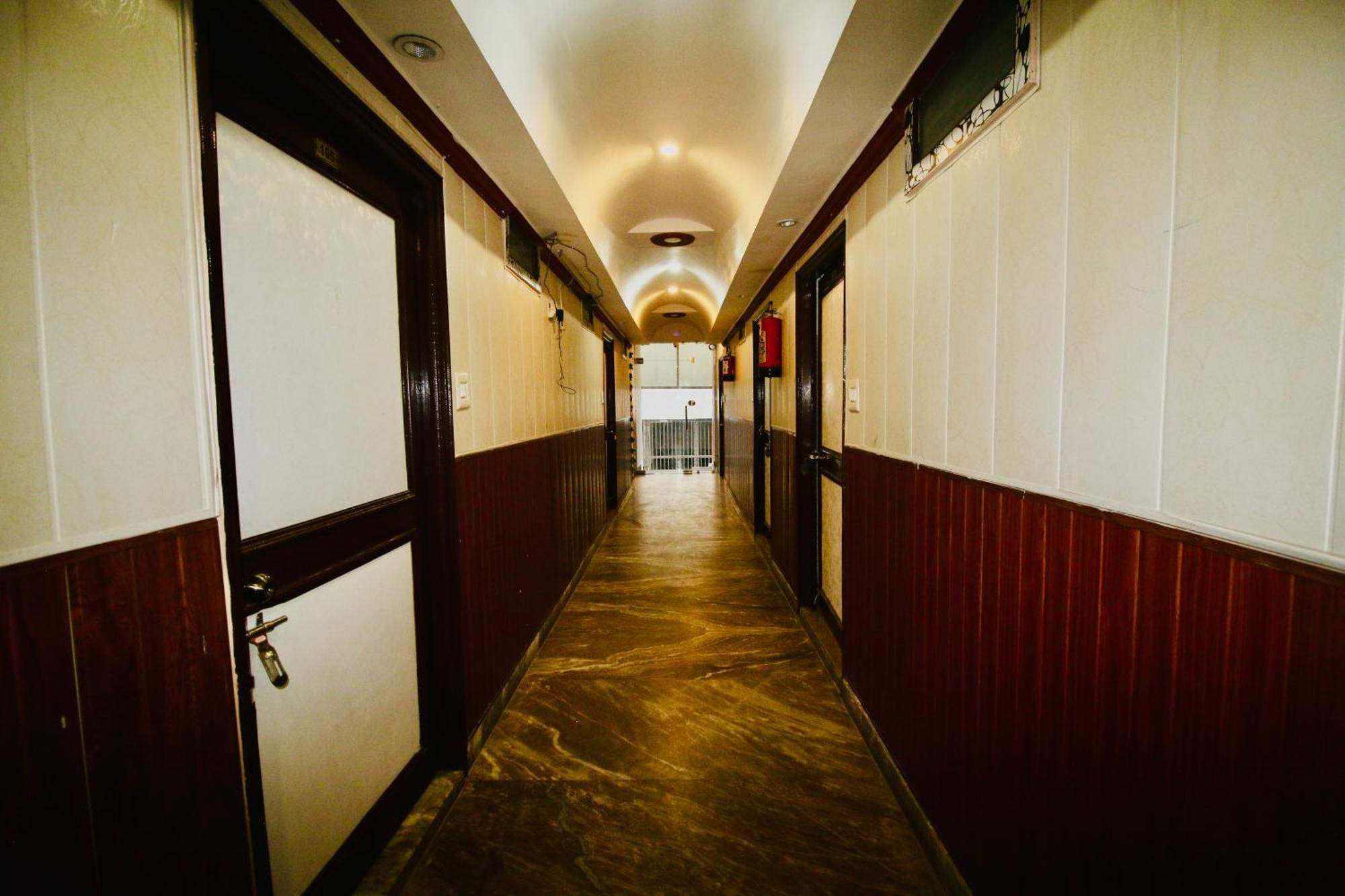 Sattva Cafe And Motel Rishikesh Exterior photo